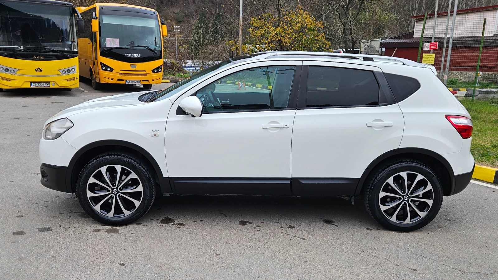 Nissan Qashqai 1.6 Dci 4x4/Panorama/Navig/Klimatron/Top sustoqnie - изображение 2