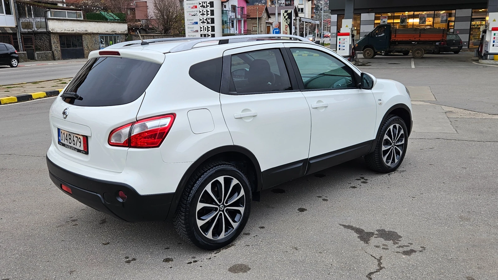 Nissan Qashqai 1.6 Dci 4x4/Panorama/Navig/Klimatron/Top sustoqnie - изображение 5