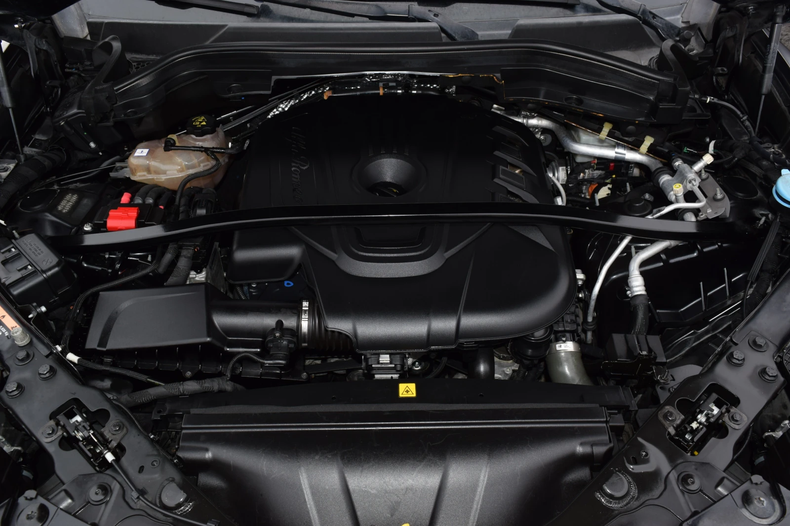 Alfa Romeo Stelvio 2.2D* 180kc* Euro6B* Keyless* ����* ������ | Mobile.bg � ����������� 15