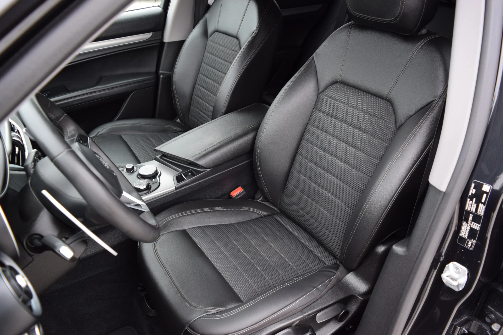 Alfa Romeo Stelvio 2.2D* 180kc* Euro6B* Keyless* Нави* Камера - изображение 10