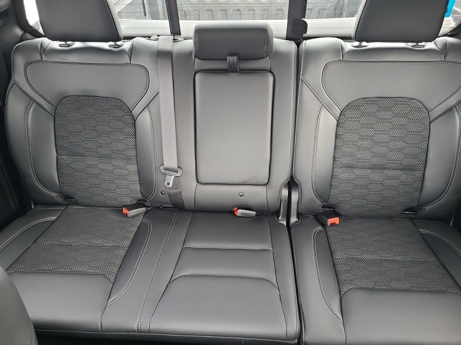 Dodge RAM 1500 5.7L 8cyl 4WD, снимка 12 - Автомобили и джипове - 53914266