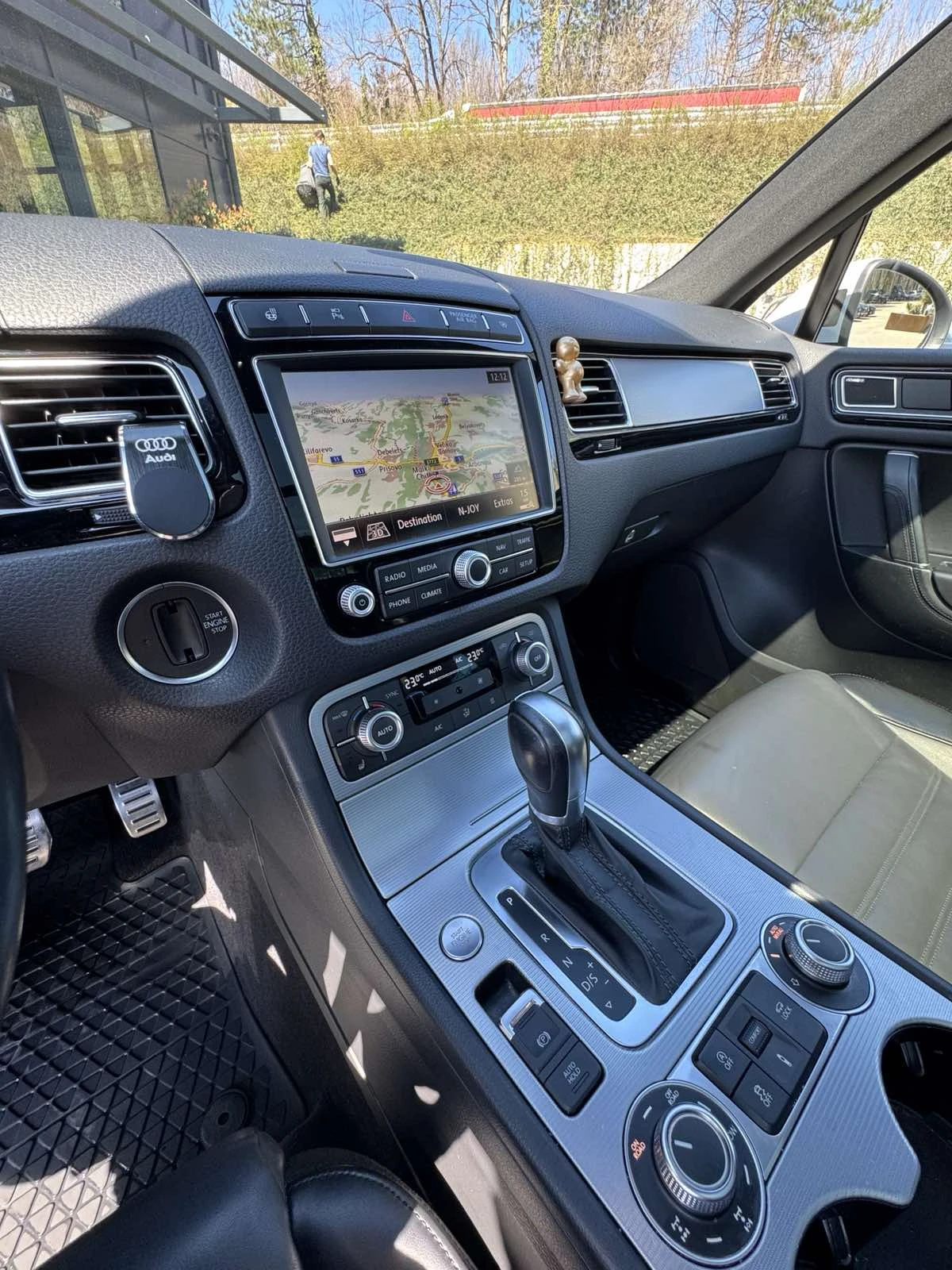 VW Touareg, снимка 15 - Автомобили и джипове - 54112111