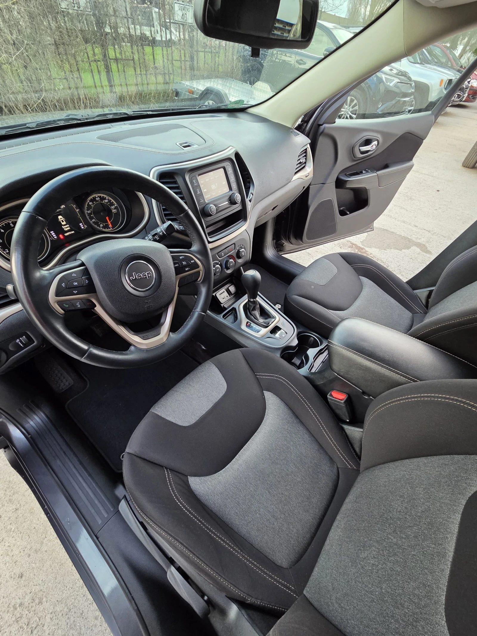 Jeep Cherokee 3.2 V6 4x4, снимка 4 - Автомобили и джипове - 54617941