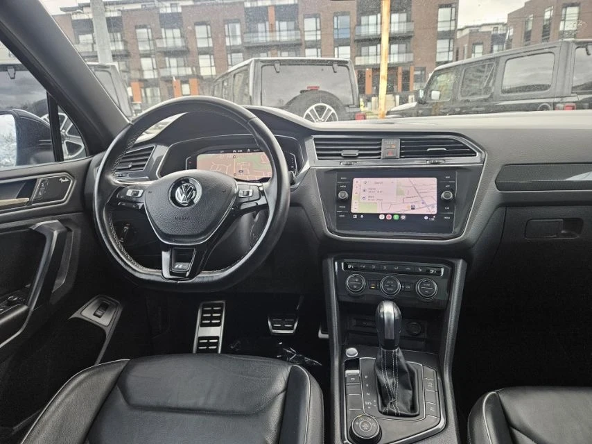 VW Tiguan Highline* R-Line* Back cam* Pano* Fender* Обдух, снимка 10 - Автомобили и джипове - 55280659