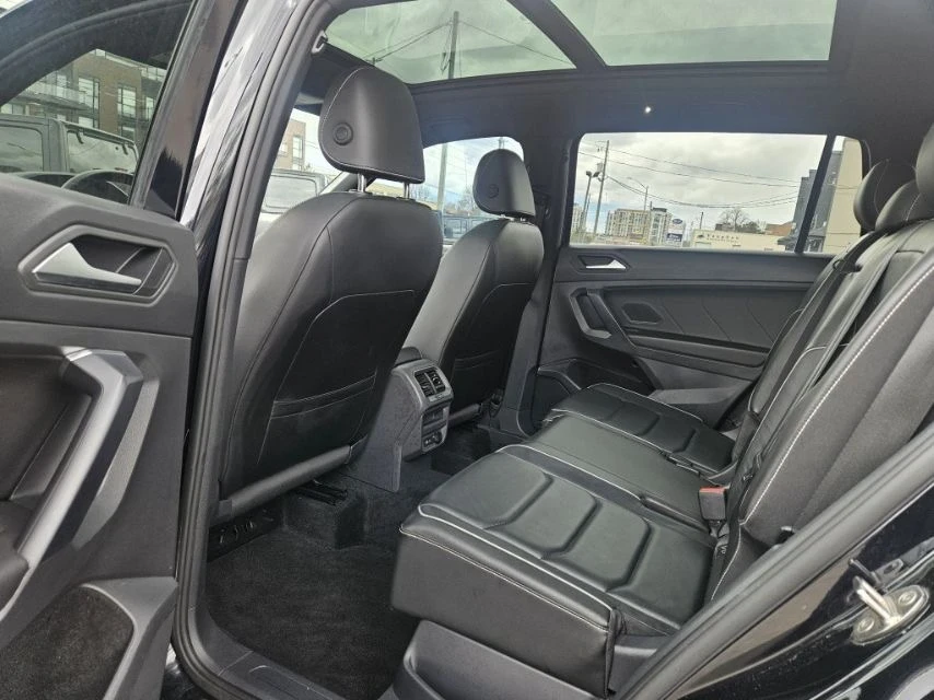 VW Tiguan Highline* R-Line* Back cam* Pano* Fender* Обдух, снимка 12 - Автомобили и джипове - 55280659