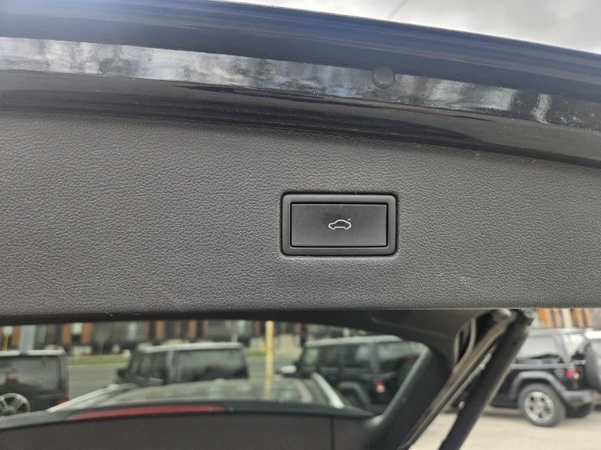 VW Tiguan Highline* R-Line* Back cam* Pano* Fender* Обдух, снимка 16 - Автомобили и джипове - 55280659