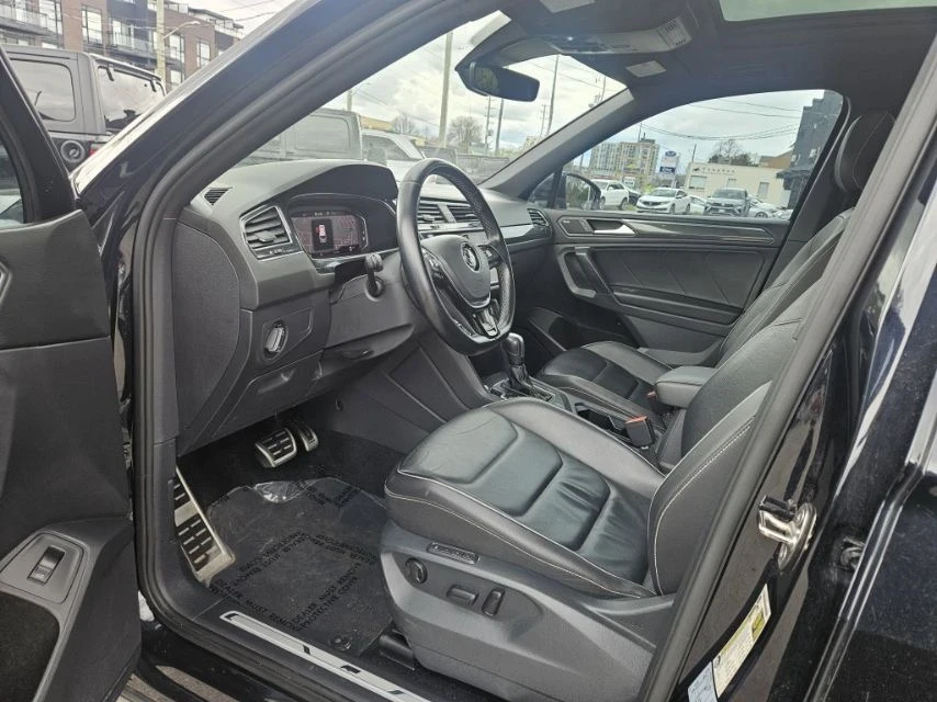 VW Tiguan Highline* R-Line* Back cam* Pano* Fender* Обдух, снимка 11 - Автомобили и джипове - 55280659
