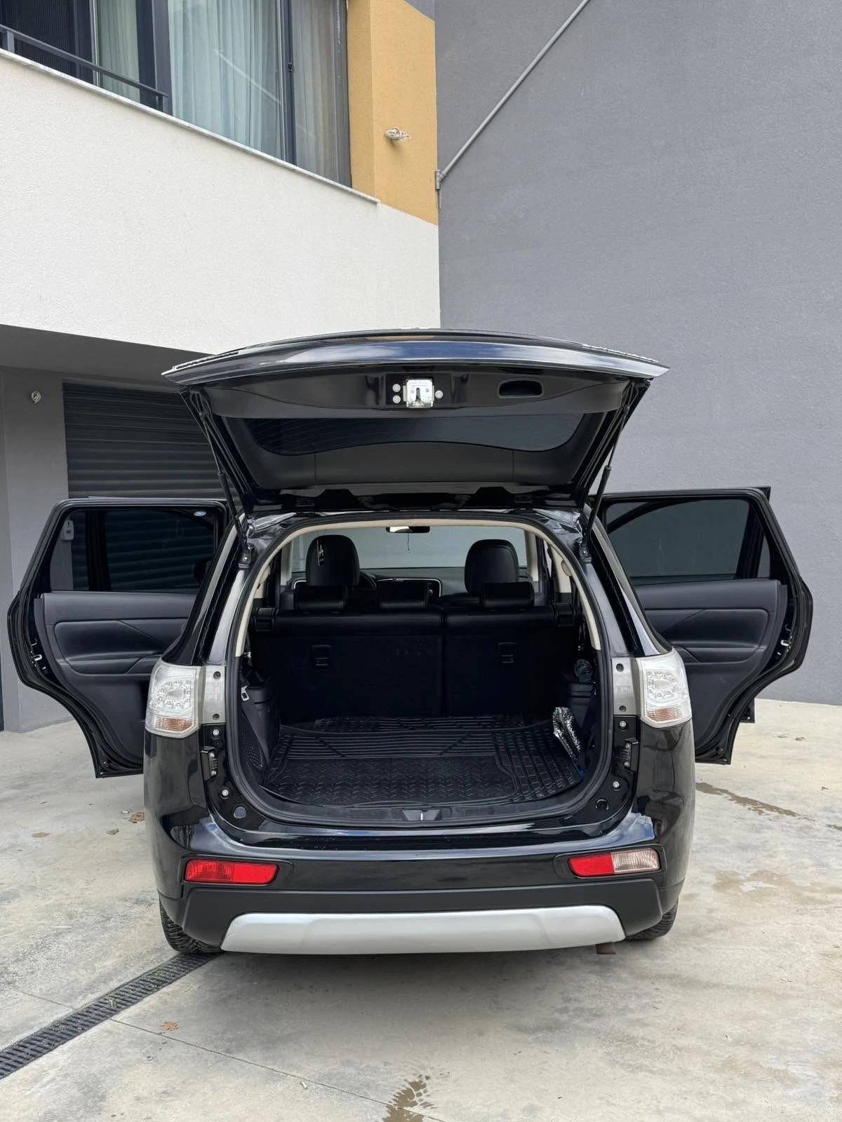 Mitsubishi Outlander 2.0, снимка 3 - Автомобили и джипове - 55436789
