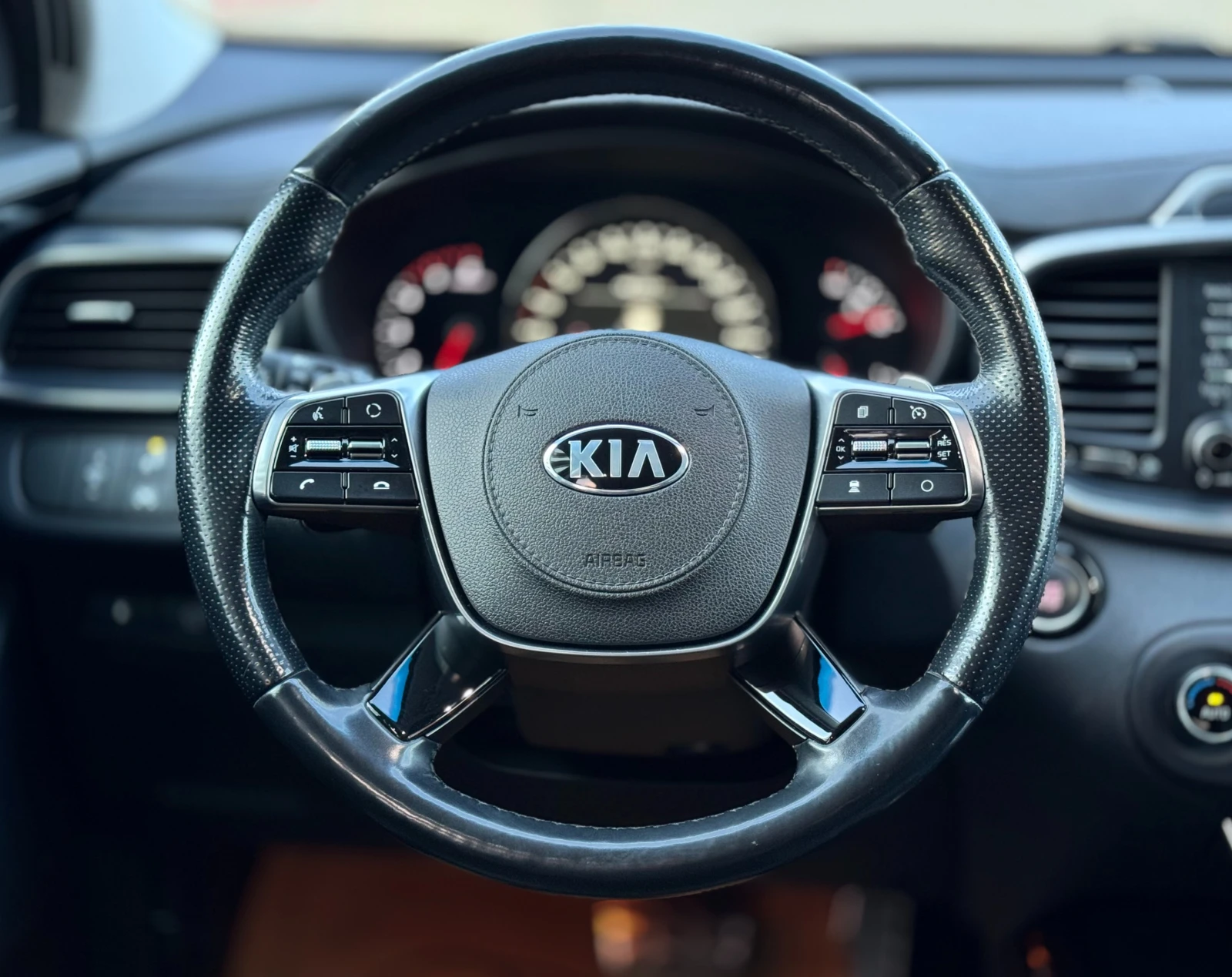 Kia Sorento -Facelift-Gt-line-Full-AWD-Panorama-Keyless-, снимка 8 - Автомобили и джипове - 55695535
