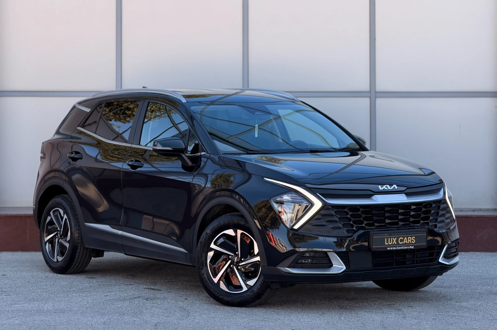 Kia Sportage - 1.6 T-GDi - Hybrid - 230к.с. - Navi - LED -
