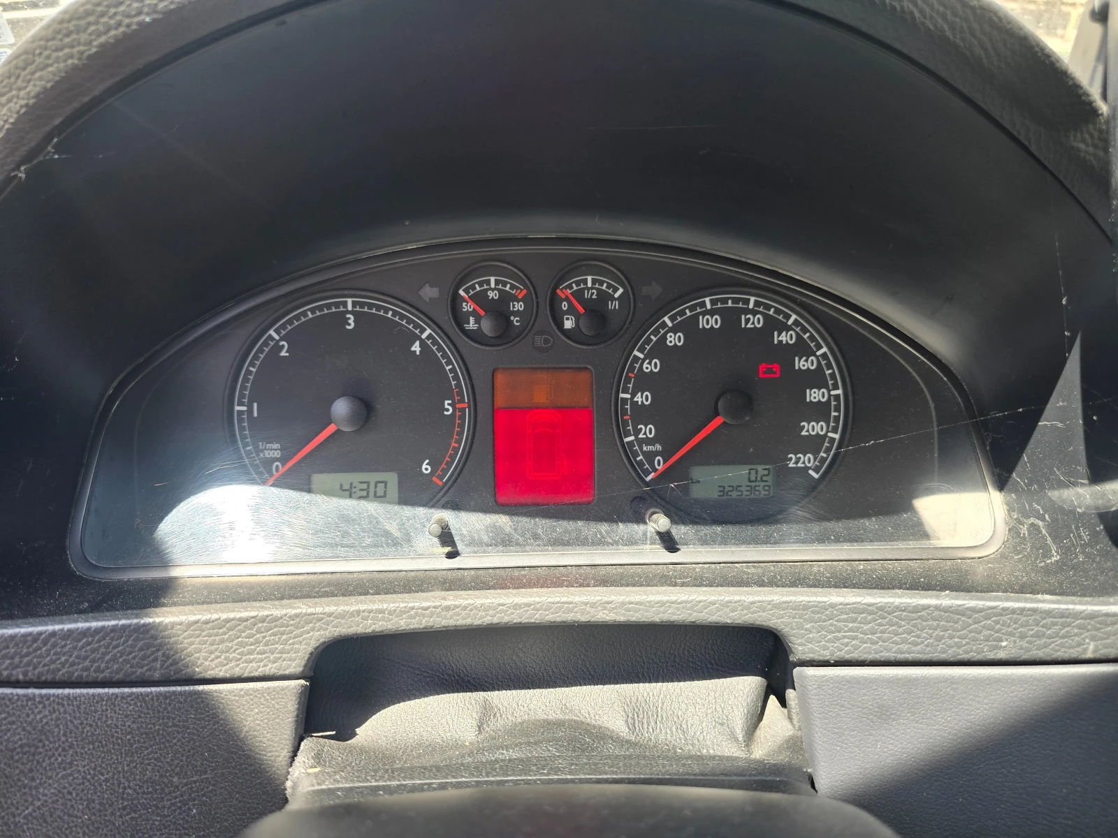 VW Multivan 2.5 TDI AXE, снимка 13 - Бусове и автобуси - 55088212