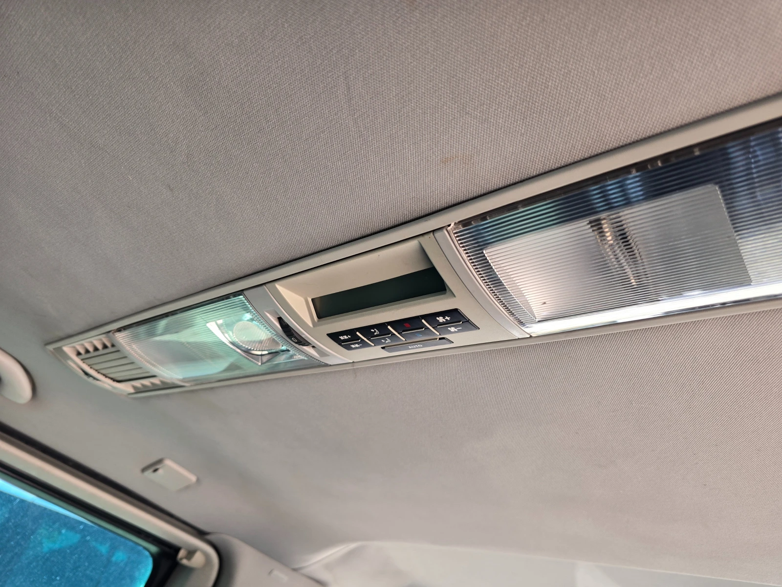 VW Multivan 2.5 TDI AXE, снимка 6 - Бусове и автобуси - 55088212