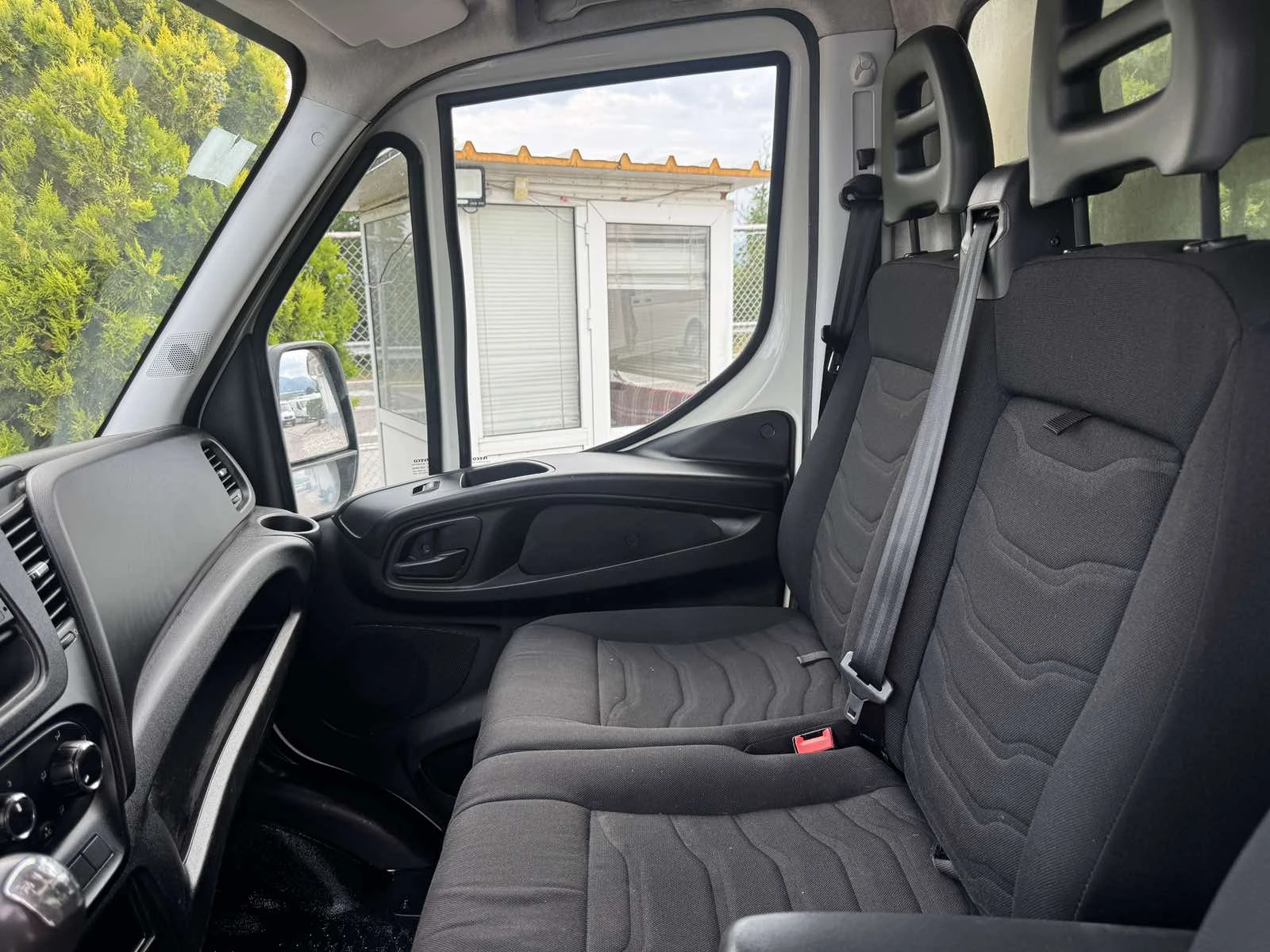 Iveco Daily 3000cc.Bкат, КЛИМА 4.20м , снимка 17 - Бусове и автобуси - 55142331