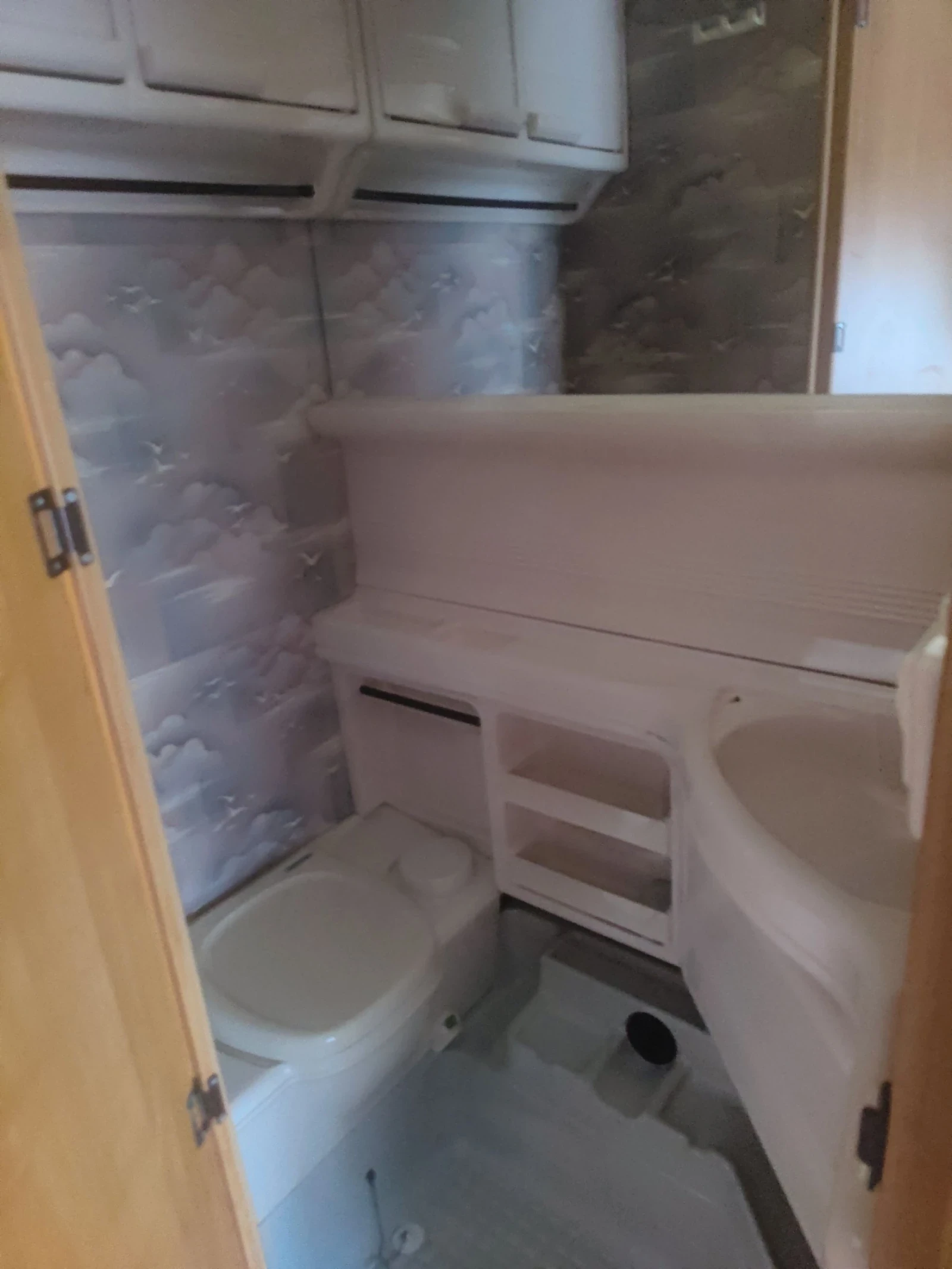 Каравана Hobby De luxe 450 - изображение 6