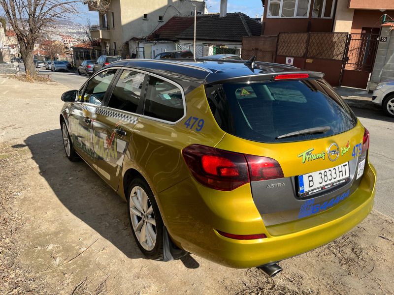Opel Astra 1.4 Газ, снимка 4 - Автомобили и джипове - 45601145