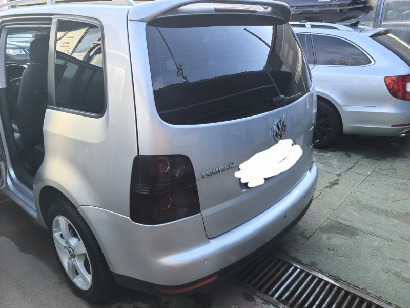 VW Touran, снимка 10 - Автомобили и джипове - 52883295