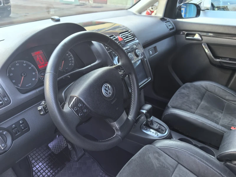VW Touran, снимка 9 - Автомобили и джипове - 52883295