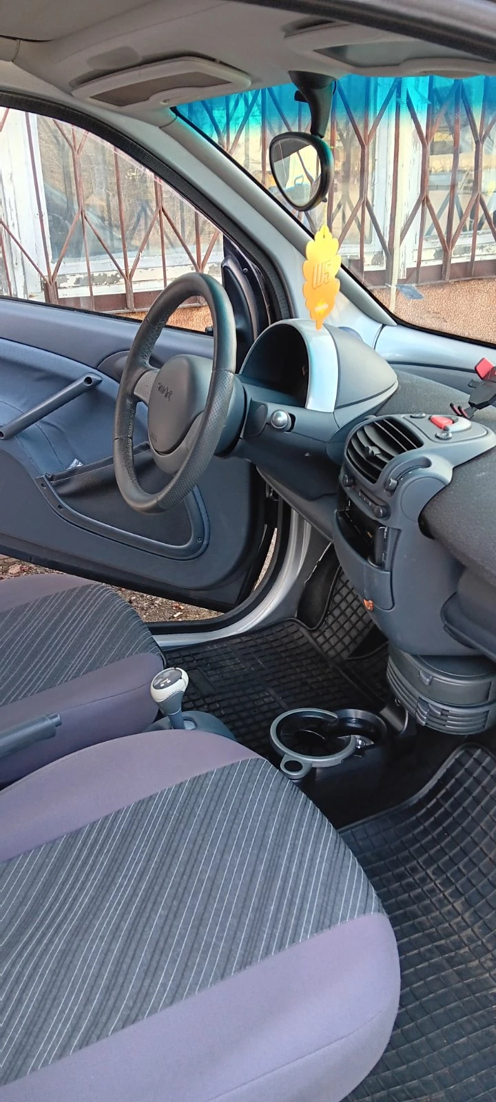 Smart Fortwo 0.7i, снимка 12 - Автомобили и джипове - 54138462