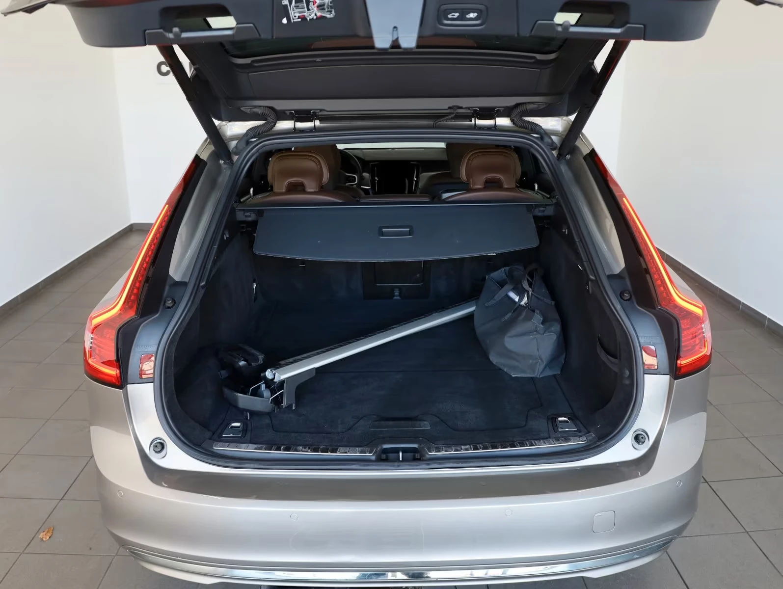 Volvo V90 T6/INSCRIPTION/341HP/PANO/NAVI/CAM/LED/KLESS/312g - изображение 7