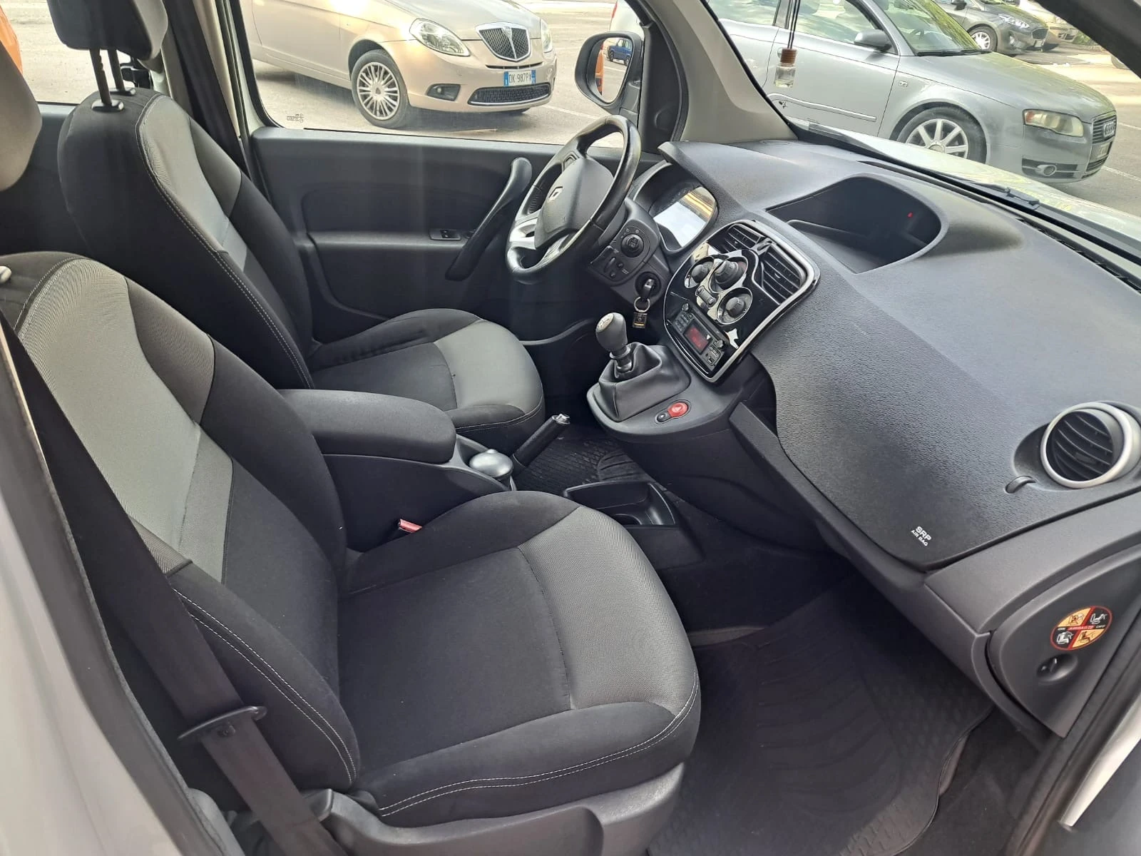 Renault Kangoo 7 Местен * Euro 6 - изображение 4