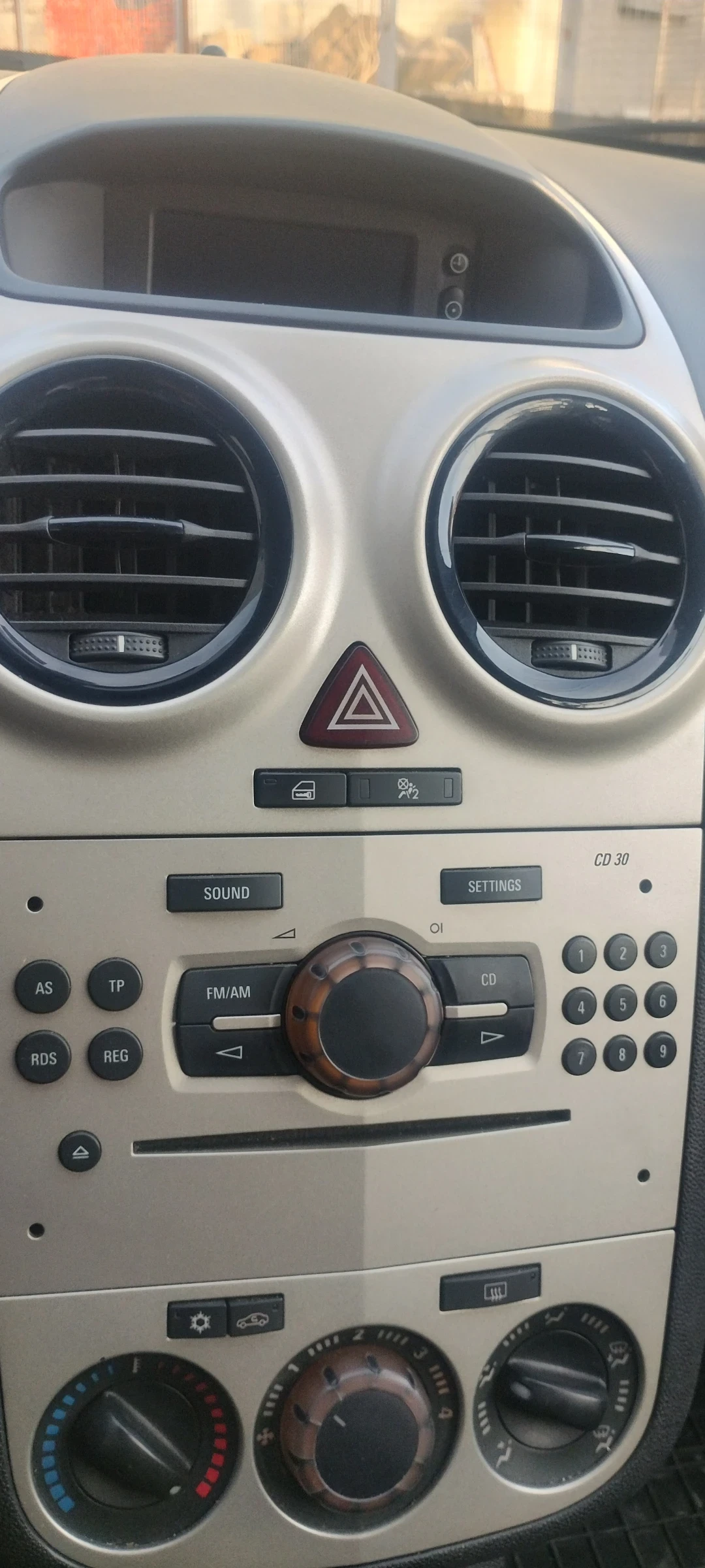 Opel Corsa 1.2 - изображение 2