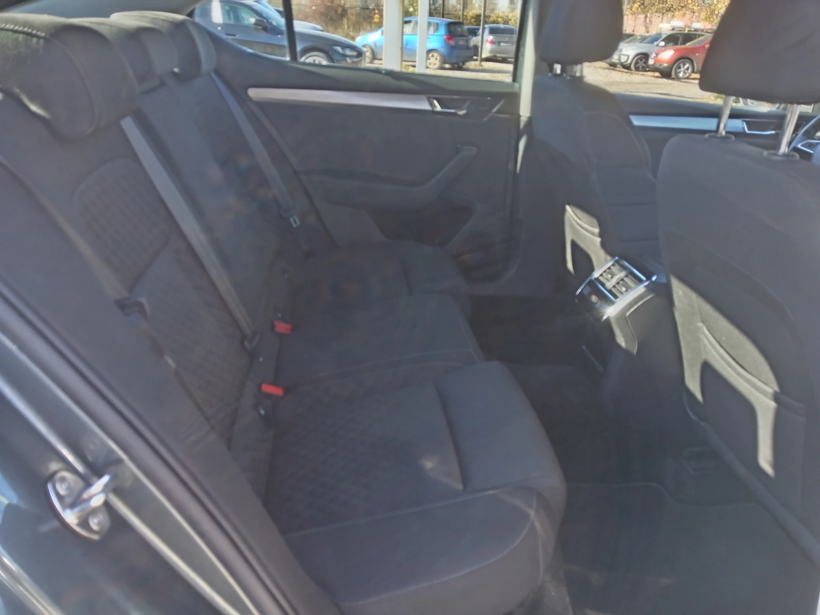 Skoda Superb 2.0TDI DSG - изображение 9
