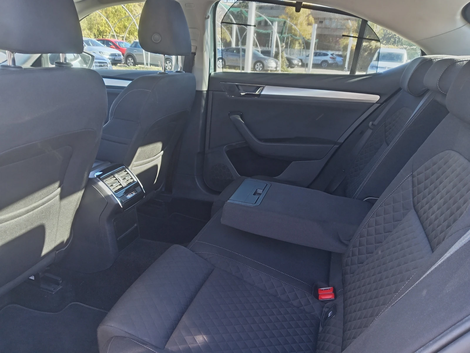 Skoda Superb 2.0TDI DSG - изображение 10