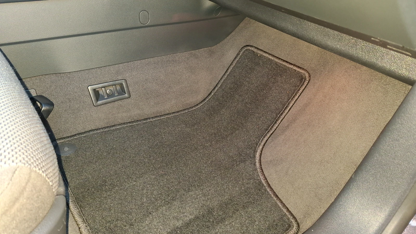 Audi A3 1.6TDI, PANORAMA, снимка 9 - Автомобили и джипове - 53829828