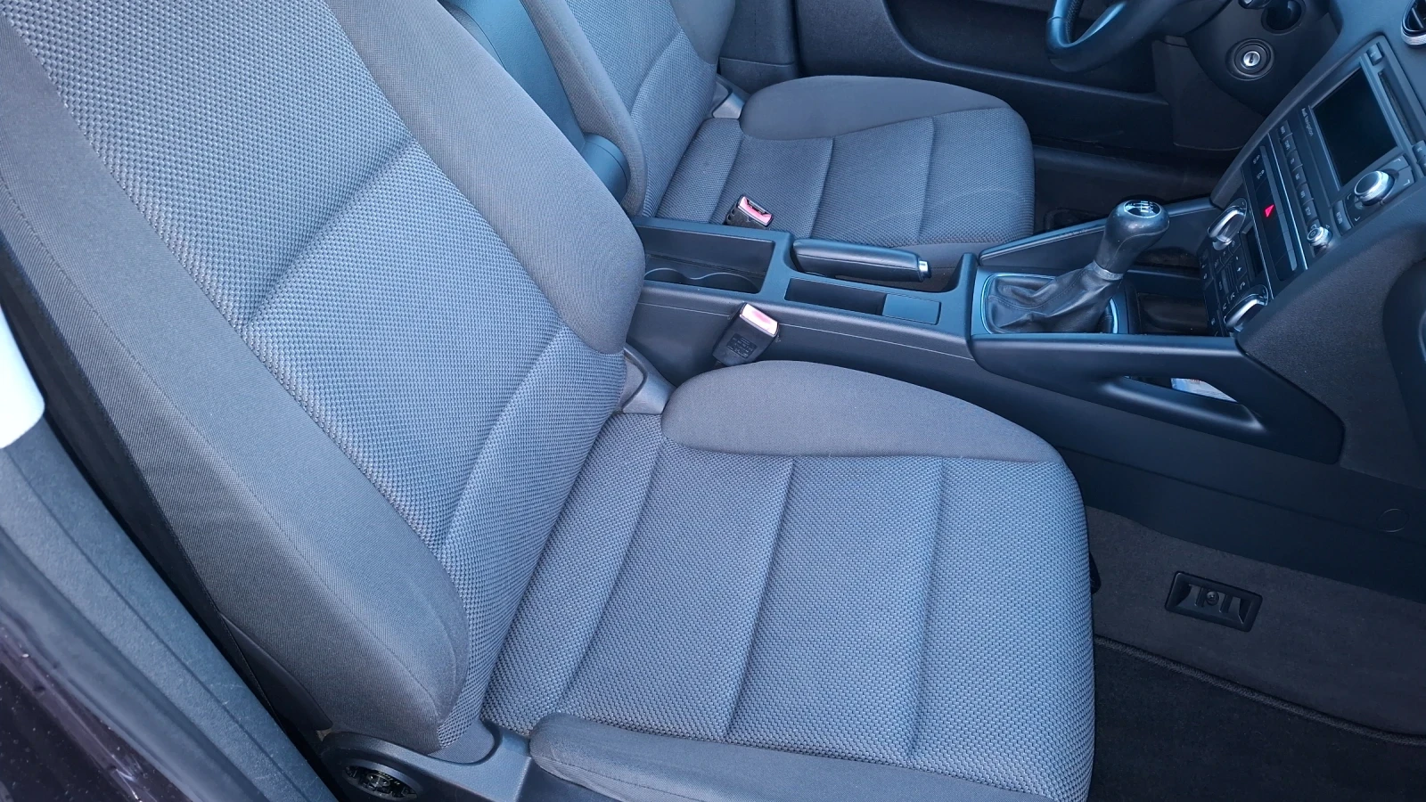 Audi A3 1.6TDI, PANORAMA, снимка 8 - Автомобили и джипове - 53829828