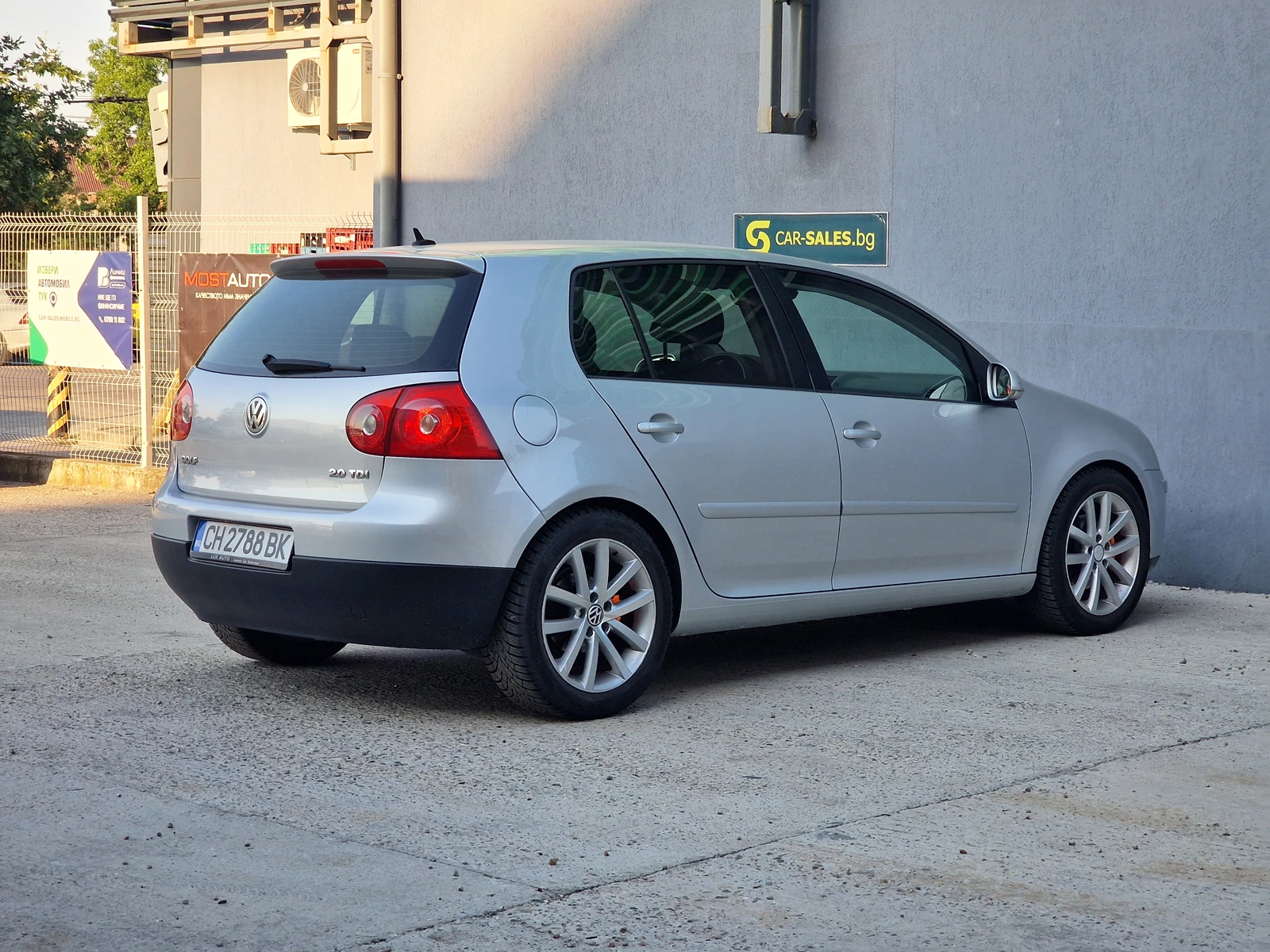 VW Golf 2.0 TDI Автоматик, снимка 8 - Автомобили и джипове - 55535580