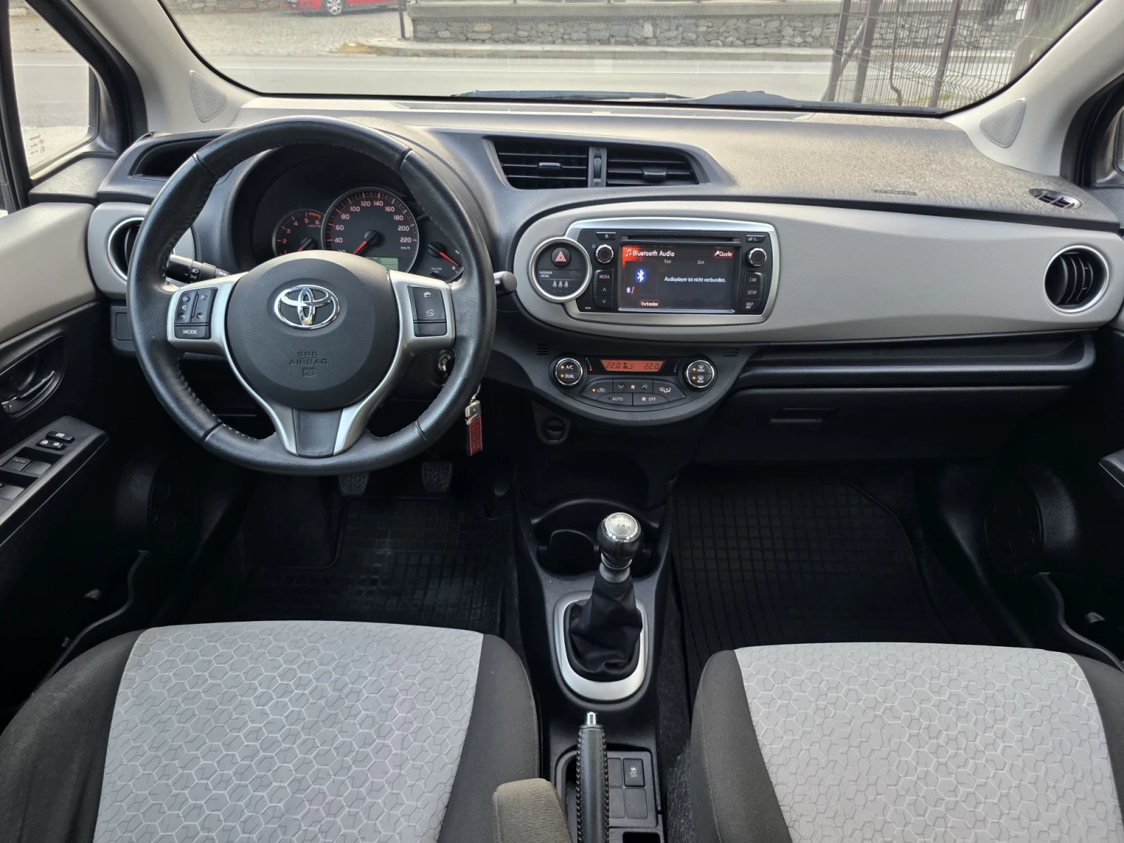 Toyota Yaris 1.4 D-4D НАВИ/Камера/Климатроник/ЕВРО5, снимка 14 - Автомобили и джипове - 55830380