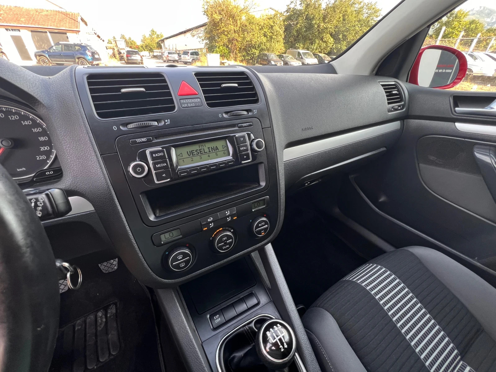 VW Golf 1.4i 80k.c * Климатроник* , снимка 14 - Автомобили и джипове - 55896491