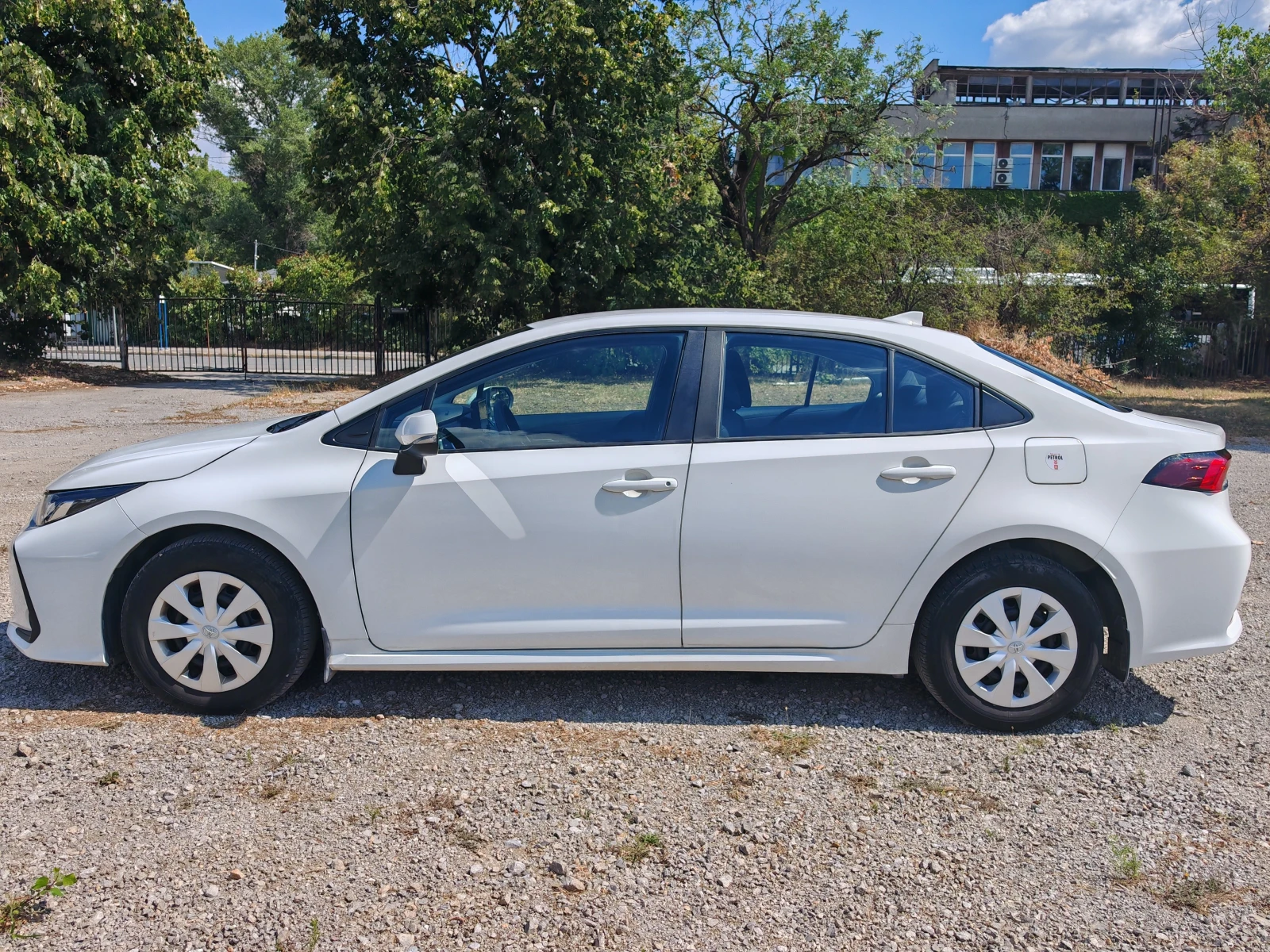 Toyota Corolla 1.5i Гаранционна, снимка 5 - Автомобили и джипове - 55935370