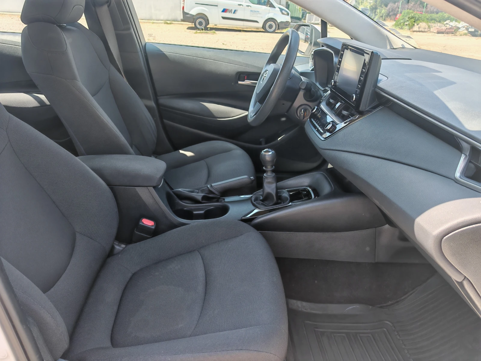 Toyota Corolla 1.5i Гаранционна, снимка 8 - Автомобили и джипове - 55935370