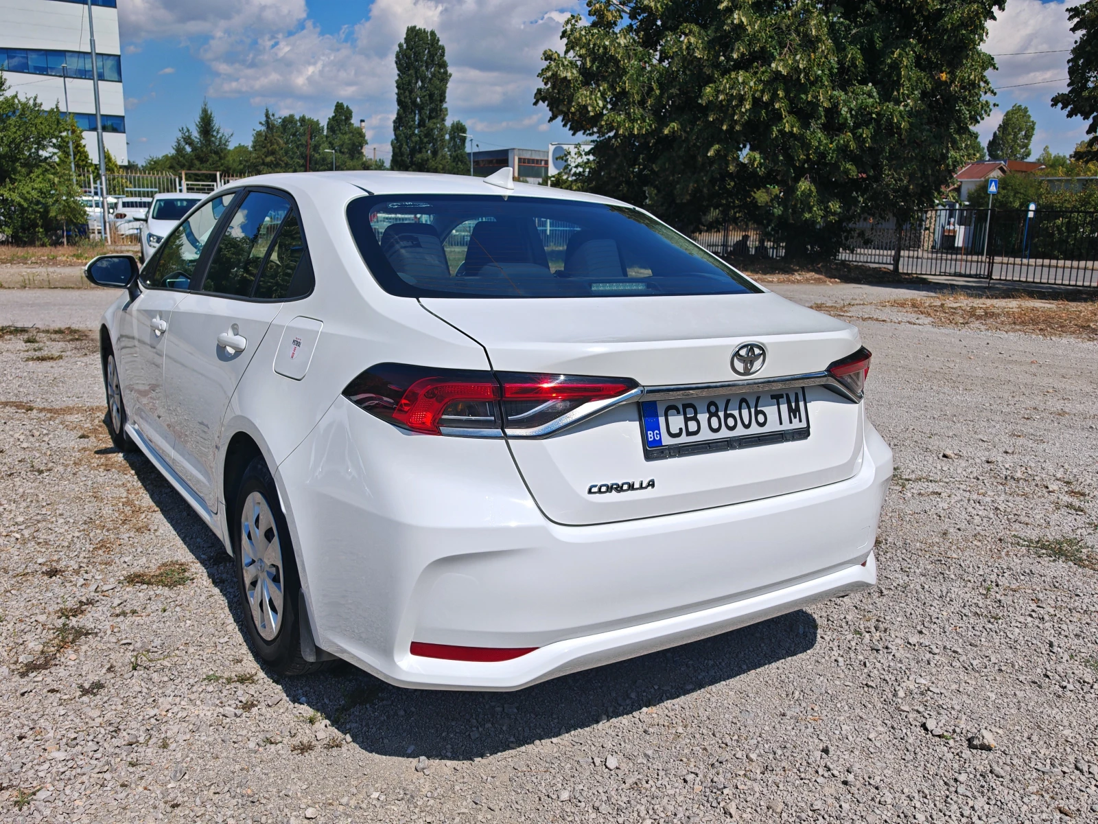 Toyota Corolla 1.5i Гаранционна, снимка 4 - Автомобили и джипове - 55935370