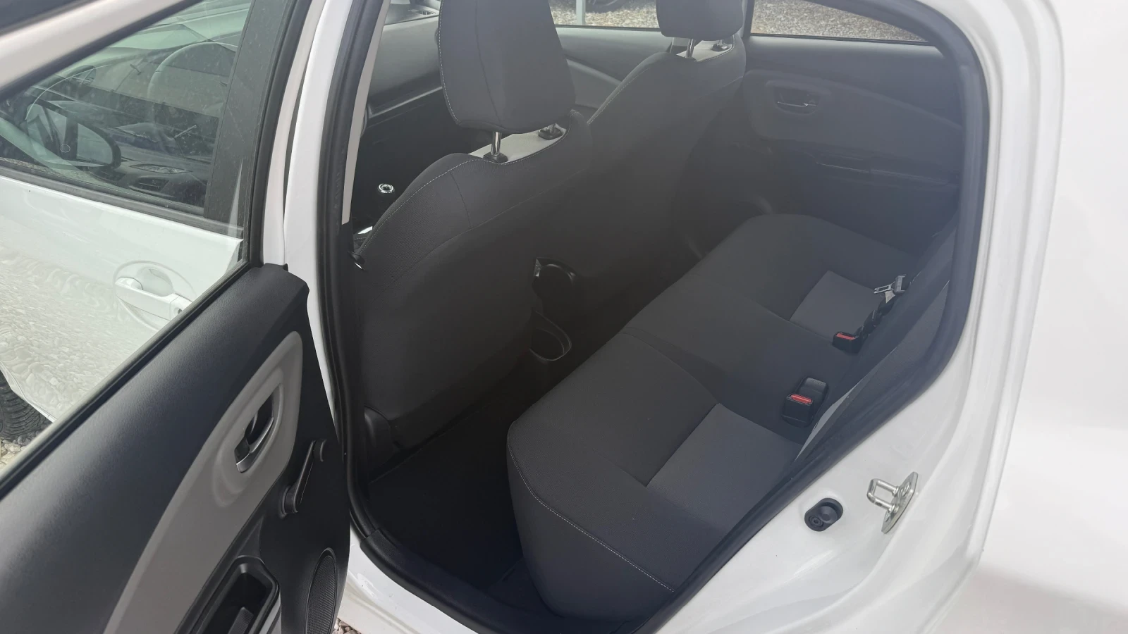 Toyota Yaris 1.0 i  | Mobile.bg � ����������� 8