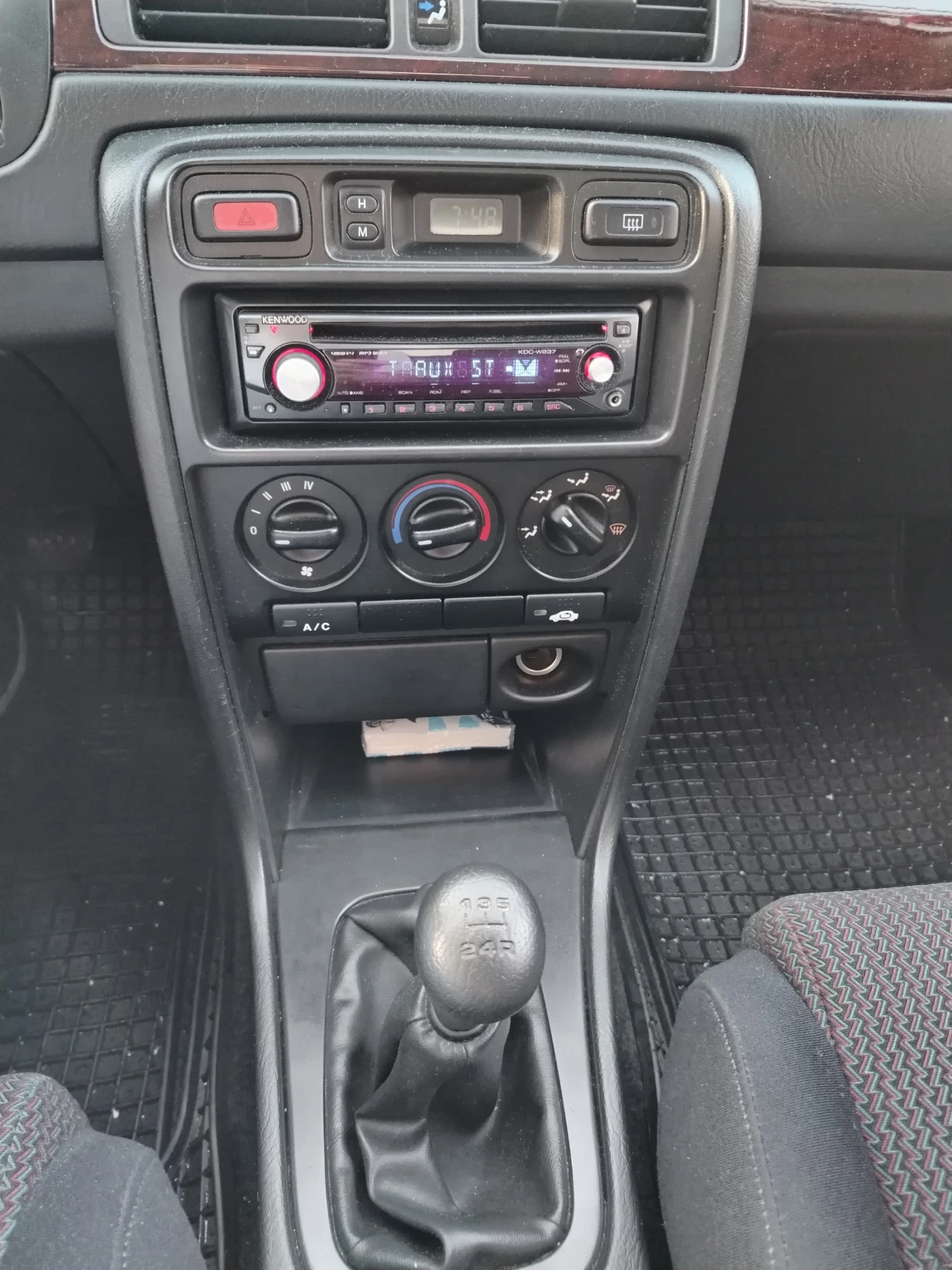 Honda Civic 1.4 16V, с климатик, снимка 12 - Автомобили и джипове - 56045141