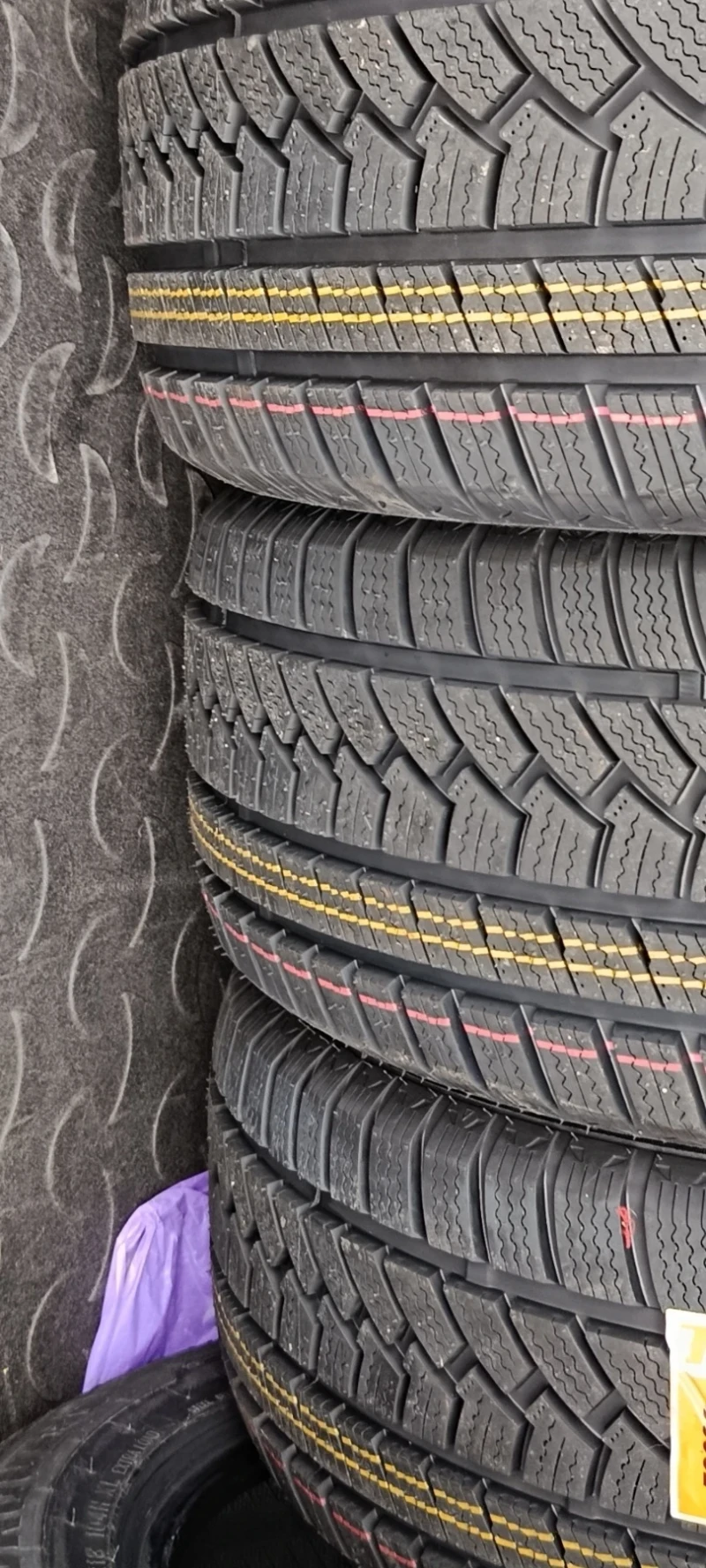 VW Tiguan Digital  нови зимни гуми , снимка 15 - Автомобили и джипове - 52019051