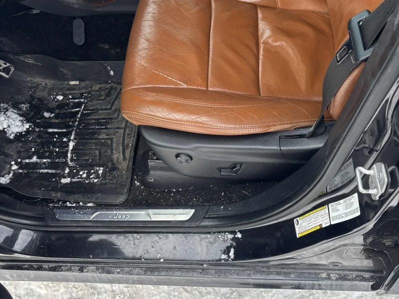 Jeep Grand cherokee SRT 6.4 V8 CARFAX , снимка 12 - Автомобили и джипове - 53484360