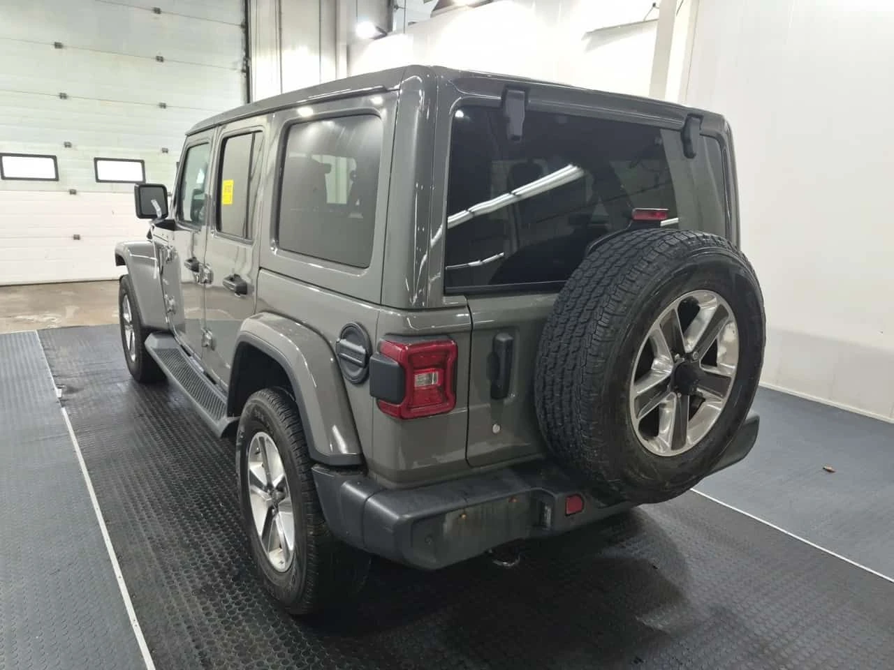 Jeep Wrangler * Sahara * CARFAX * БЕЗ ПЪРВОНАЧАЛНА ВНОСКА, снимка 2 - Автомобили и джипове - 55500154