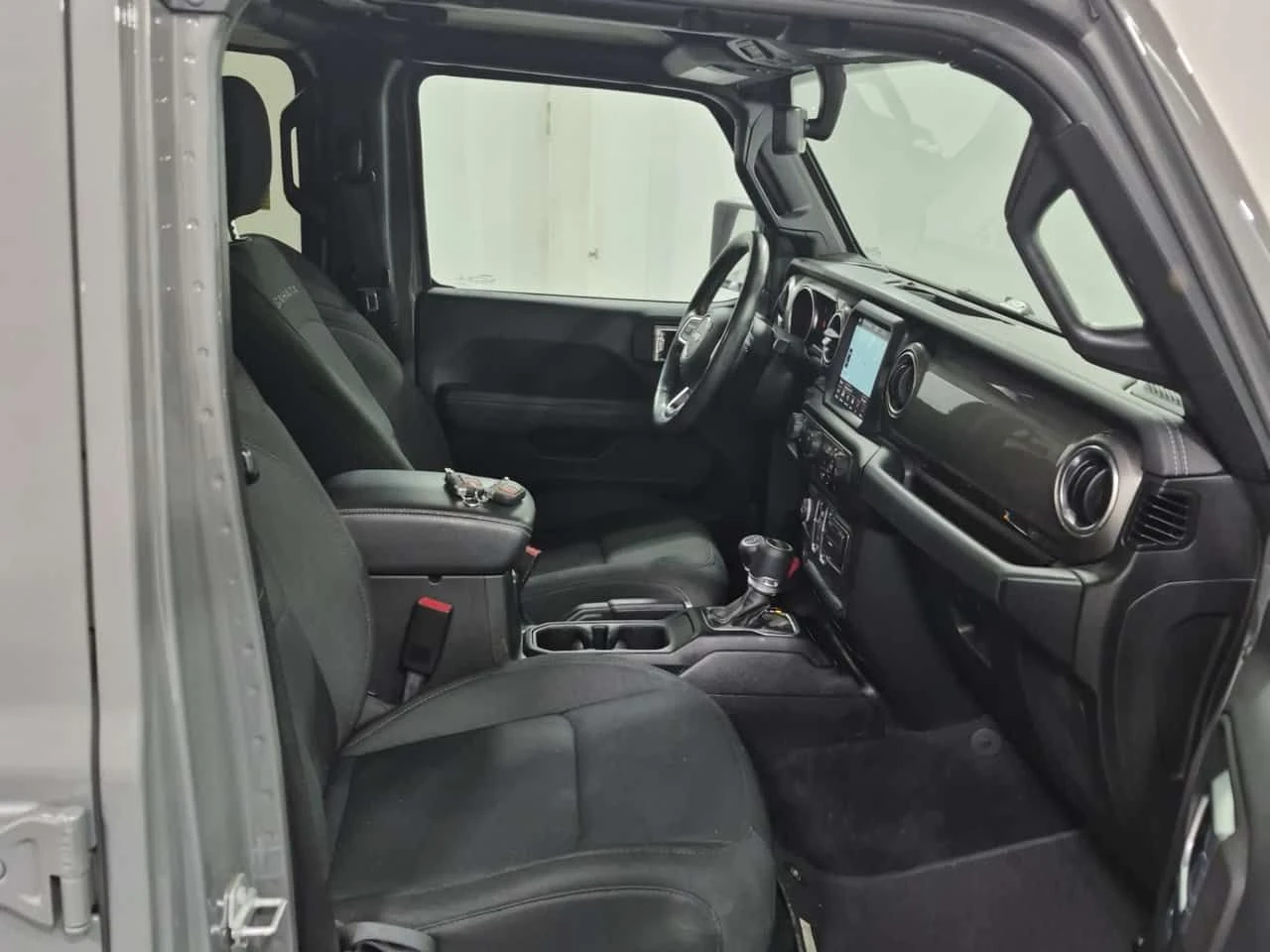 Jeep Wrangler * Sahara * CARFAX * БЕЗ ПЪРВОНАЧАЛНА ВНОСКА, снимка 12 - Автомобили и джипове - 55500154