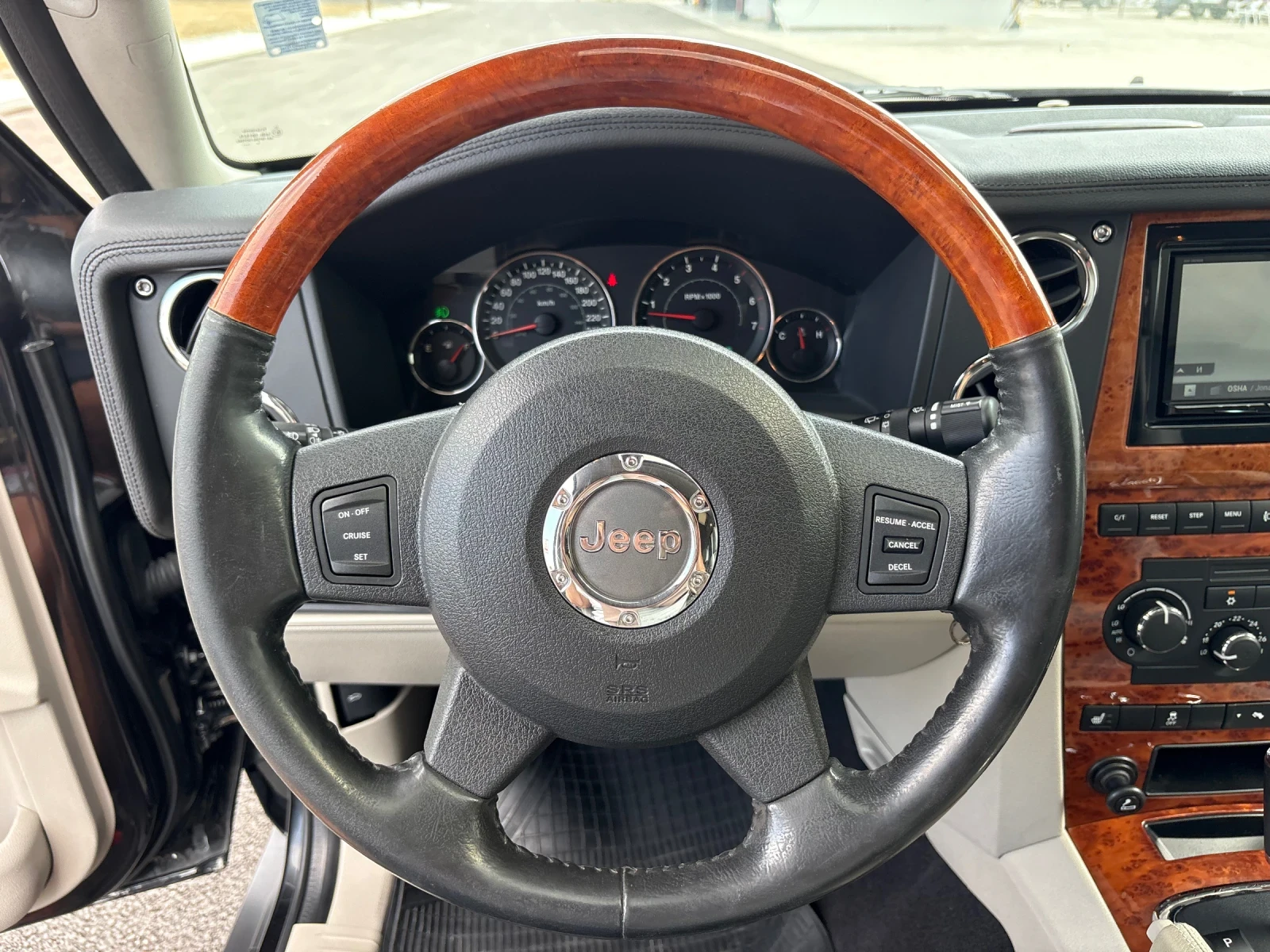 Jeep Commander 3.0 CRDi 152000km Overland FULL MAX, снимка 15 - Автомобили и джипове - 56168461