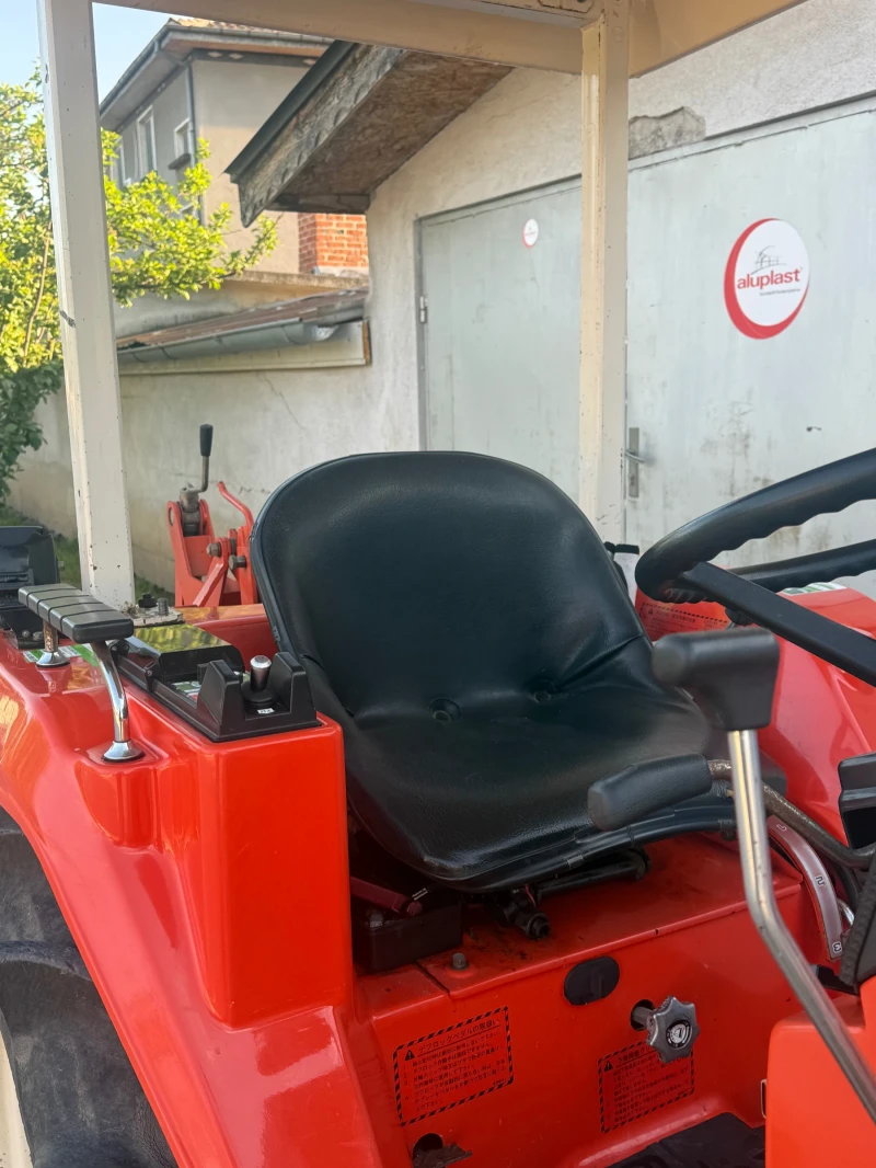 Трактор Hinomoto, снимка 8 - Селскостопанска техника - 53042037