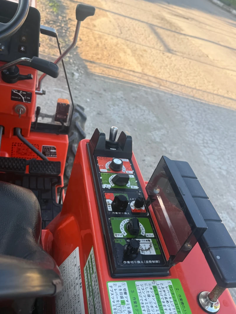 Трактор Hinomoto, снимка 3 - Селскостопанска техника - 53042037