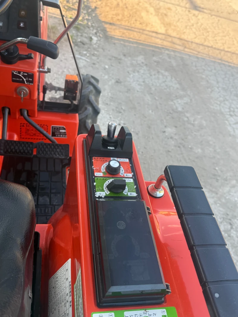 Трактор Hinomoto, снимка 4 - Селскостопанска техника - 53042037