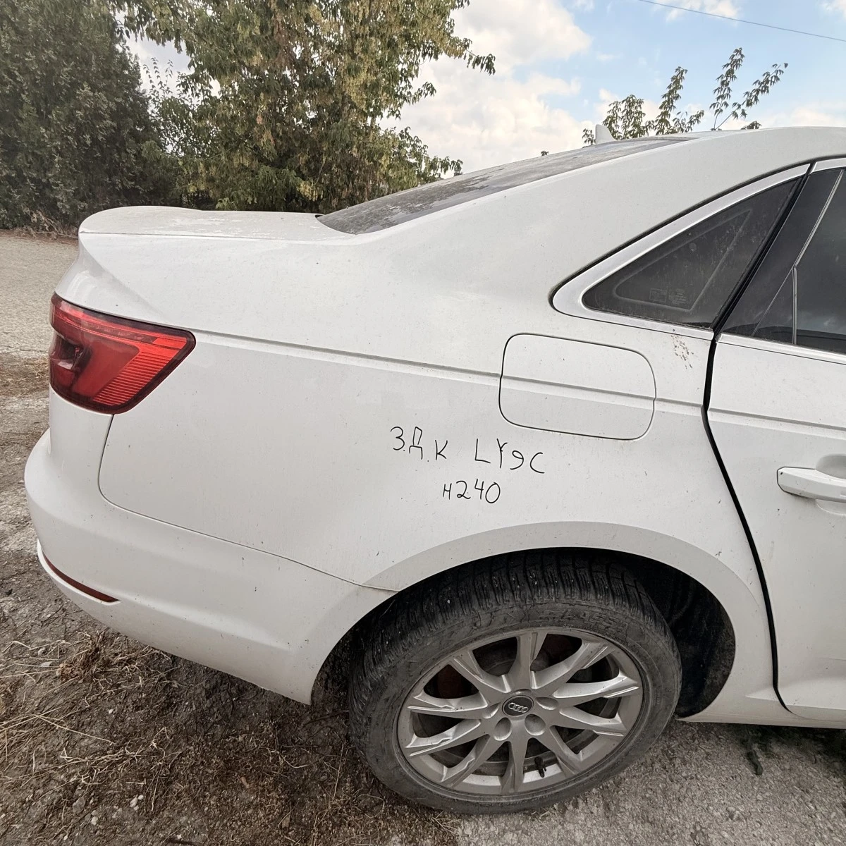Заден десен калник Audi A4 B9 8W Седан 8W5809606