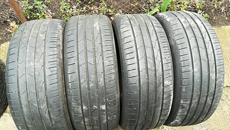 Гуми Летни 215/55R17, снимка 1 - Гуми и джанти - 25087050