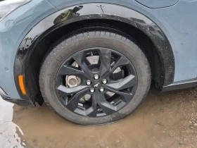 Ford Mustang Mach-E Premium AWD, снимка 5