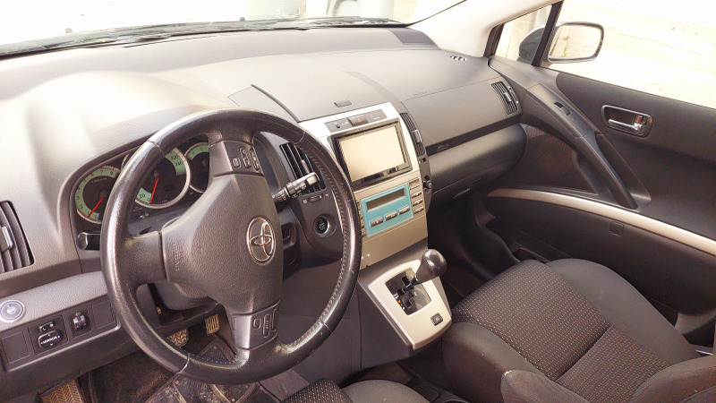 Toyota Corolla verso, снимка 5 - Автомобили и джипове - 45844634