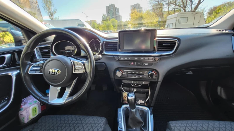 Kia Ceed Бензин , снимка 1 - Автомобили и джипове - 47892794